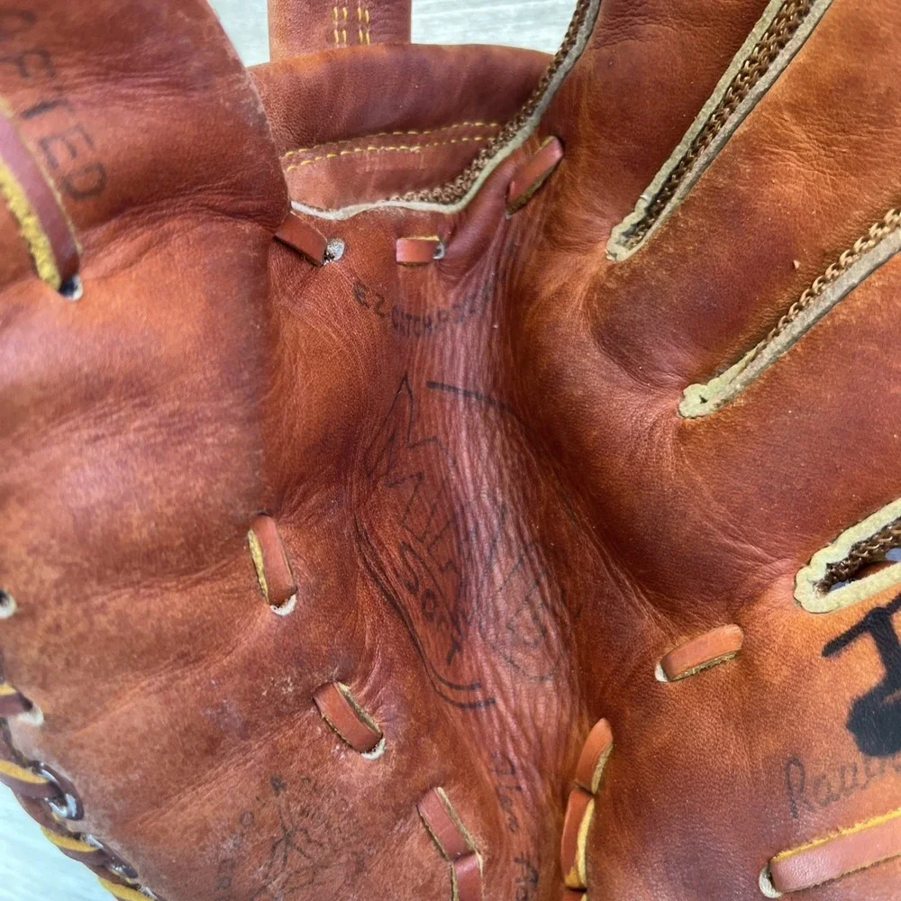 Mag Soft MS-2797 Baseball Glove RHT Flex Action EZ Catch Pocket Rawhide Lacing